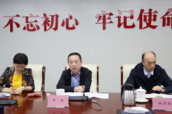 付勇对大英监狱各项工作展现的新面貌新气象给予了充分肯定,对监狱