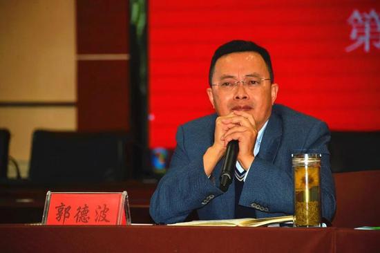达州中学党委书记、校长郭德波发言