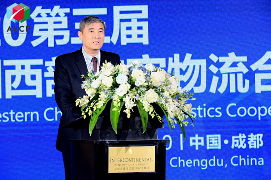 航空局总飞行师兼民航局促进航空物流业发展工作领导小组副组长万向东