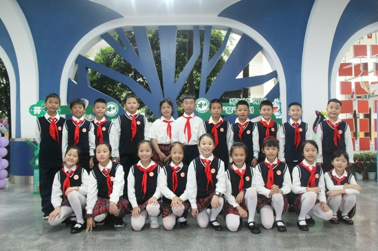 双林小学迎接"馨娃"返校:风里雨里,我们在等你