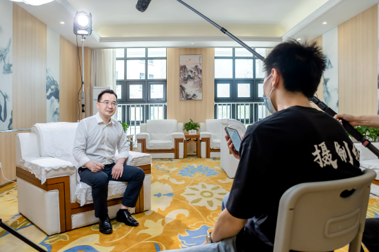陈星海接受节目组采访