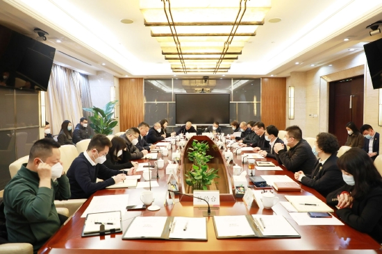 签约仪式前,成都银行党委书记,董事长王晖及金牛区委副书记,区长罗