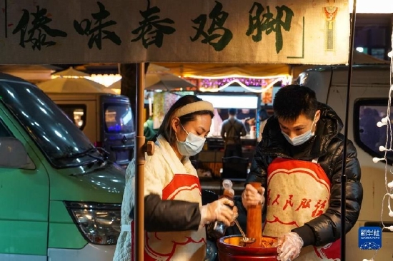 成都：“夜经济”点亮城市活力