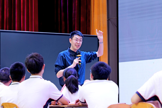 成都石室天府中学心理备课组长孟泓沁