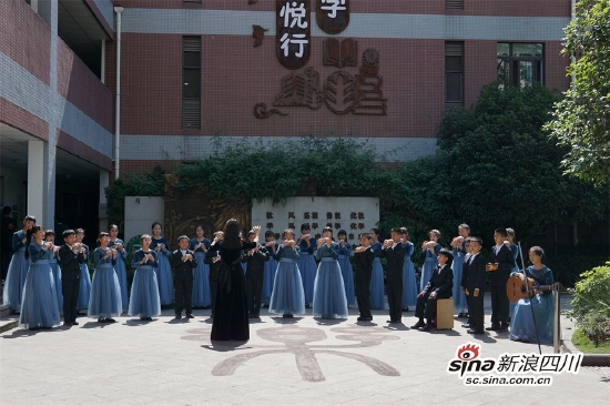 校园里龙成学子的才艺展示