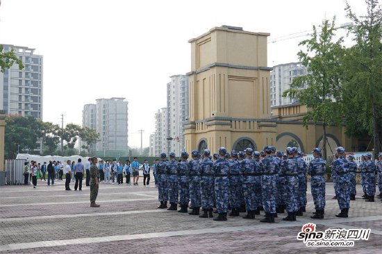 海航班学子欢迎香港中学生研学团参观交流