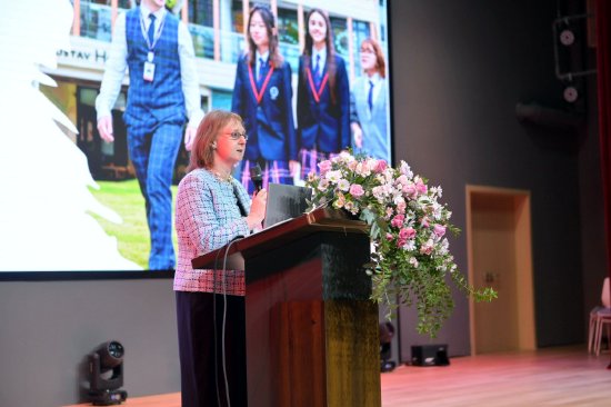 成都晟珀联合校长兼中学部校长Naomi Edwards女士