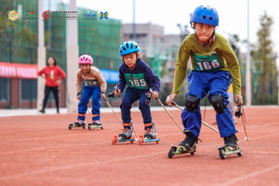 运动成都 全民健身运动会越野滑雪(滑轮)总决赛举行