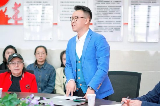 秘书长尹建羽作汇报