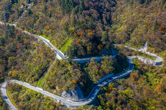 重建后的海螺沟景区道路 蜀道集团供图