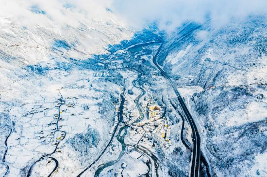 拖乌山雪景图片