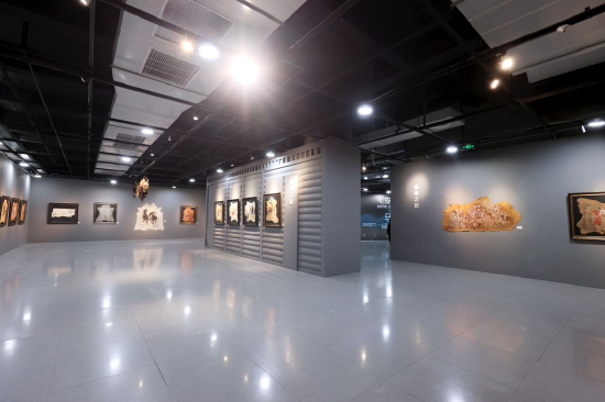 毛皮画上的马文化全国巡展成都站开幕