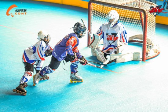 2024年成都高新区青少年轮滑冰球项目选拔赛举行