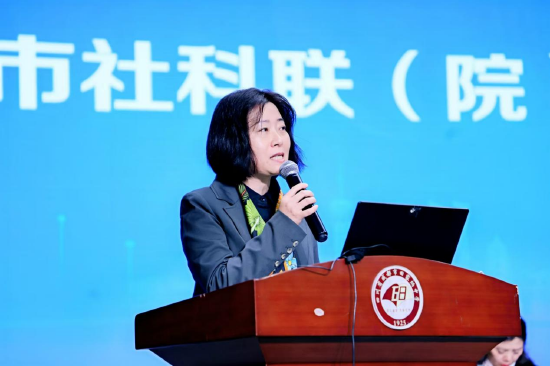 成都市社科联(院)院长万琳