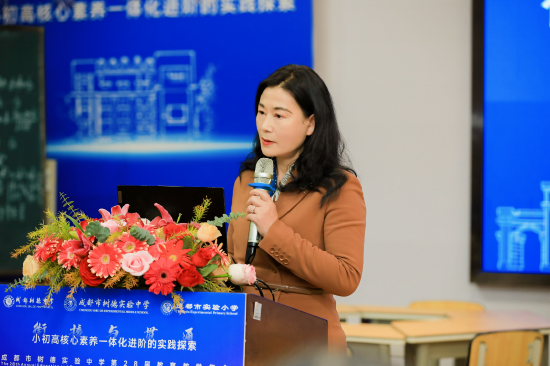 胡霞书记
