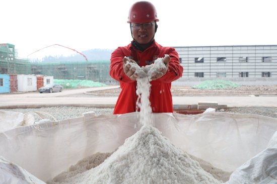高纯度钾盐 王小刚 摄