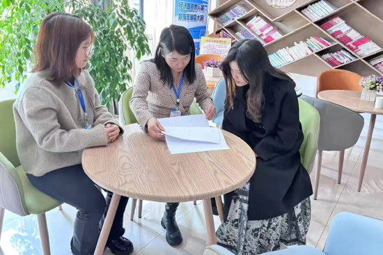 翠屏街道纪检干部到辖区检查小区“三资”管理情况