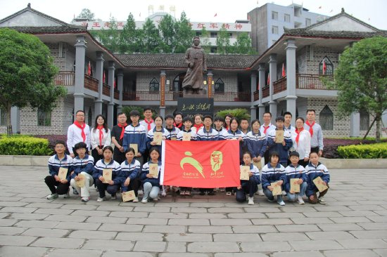“爱西行”公益活动赴清溪宏文学校助学