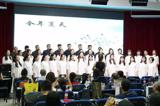 教师合唱《今年夏天》