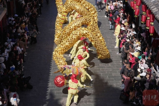 锣鼓铿锵颂丰年 龙腾狮舞闹元宵