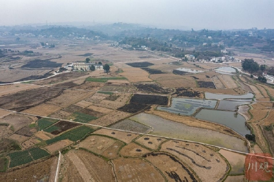 春回大地 奏响春耕交响曲