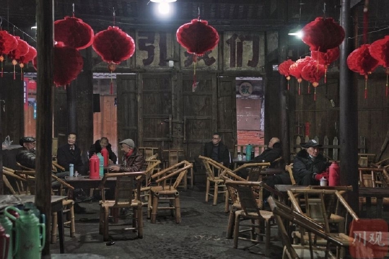 每杯一元！彭镇老茶馆二十年价格不变 新年卯时茶客如约而至