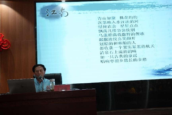 大咖教授走进双流艺体中学分享文学创作 学生:我还想听