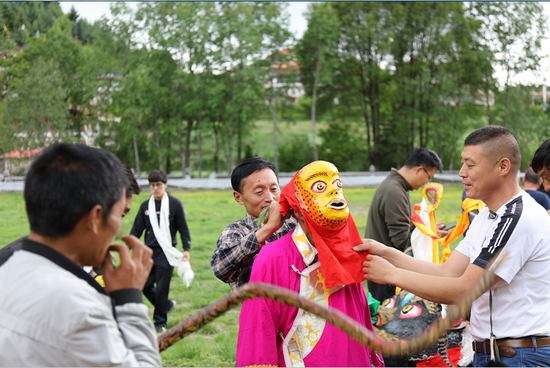 相约尕兰揭开嘉绒藏戏的神秘面纱