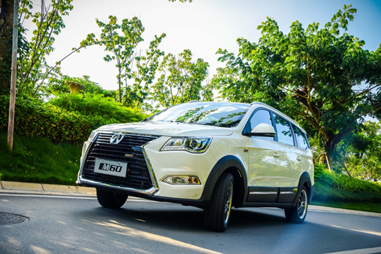 提到撩妹,车界也有一位神级高手——北汽m60.