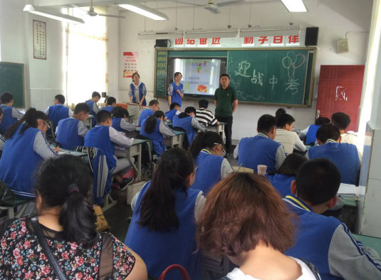 双槐中学开展"放飞梦想 迎战中考"初三专题班会活动