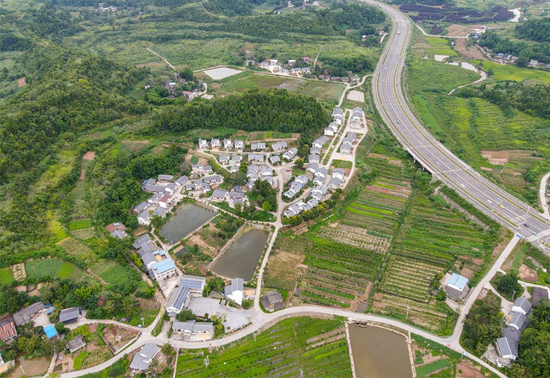 【乡村振兴】船山区:建好"四好农村路" 畅通乡村振兴快车道_新浪四川_