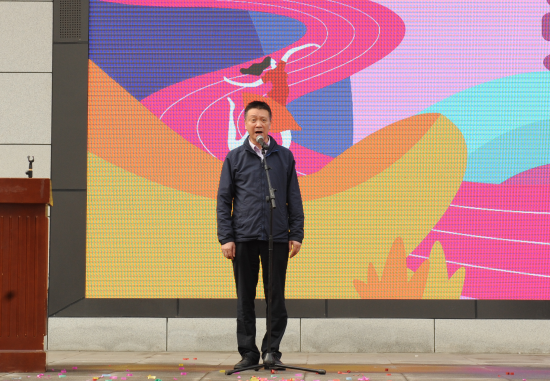 学校党委书记、校长徐光杰宣布体育艺术社团节开幕