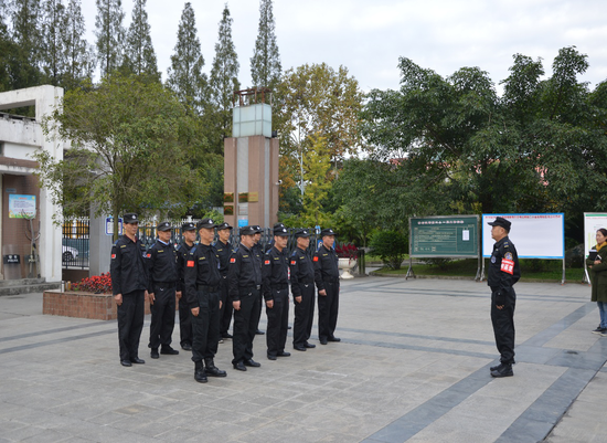 郫筒二小召开学校安保人员培训工作会