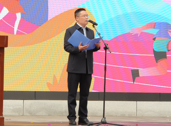 学校副校长杨关键发言