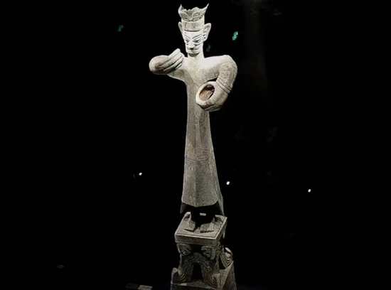 三星堆青铜大立人神像