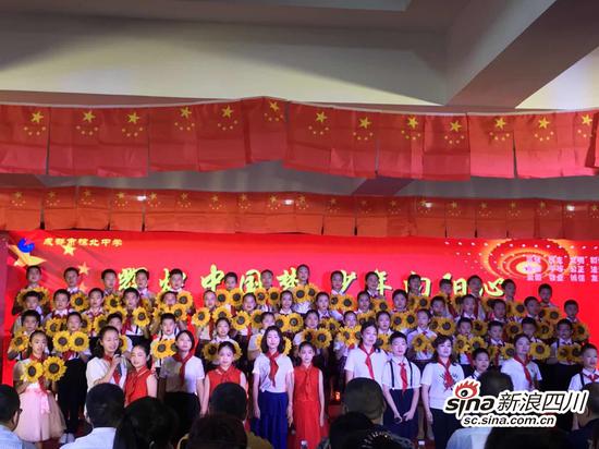 辉煌中国梦少年向阳心棕北学子用诗歌朗诵致敬祖国
