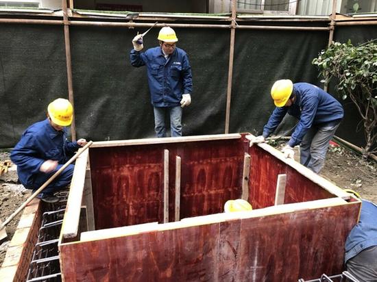 4幢居民楼同时开干 成都金牛区首个老小区开工加装电梯
