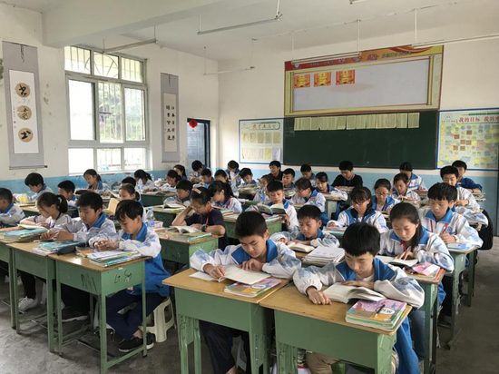 通江县泥溪中学开展书香校园全民阅读活动