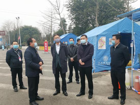市委书记蒋喻新督导卡口防控检疫工作