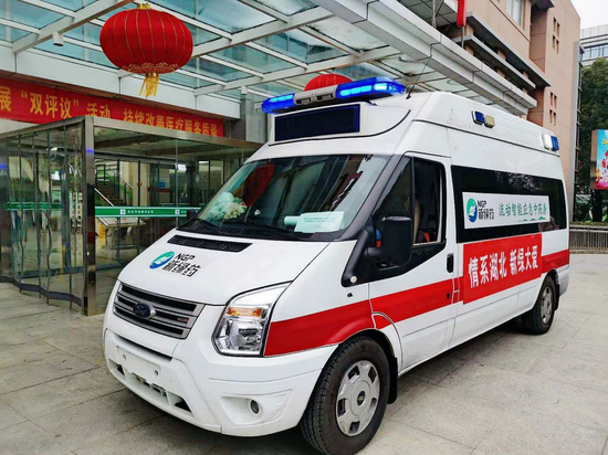 1月27日上午10点,一辆车身前窗玻璃上贴着编号sc-2020-0001的"新型