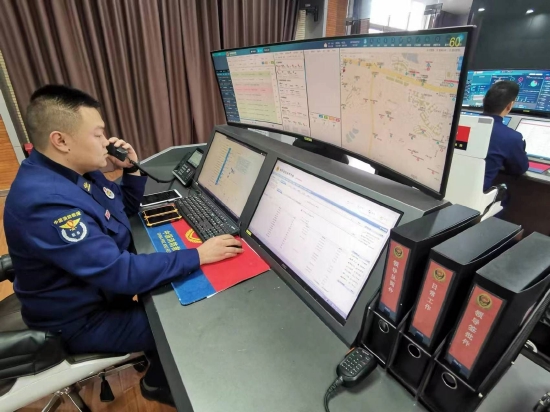 自贡消防119接处警系统进行任务派单。自贡消防供图