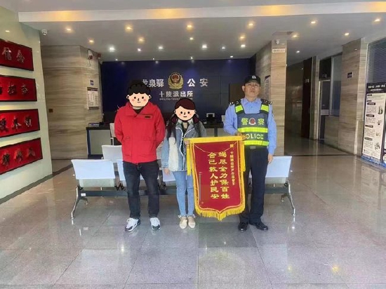 “我一定要救人，否则对不起这身警服！”