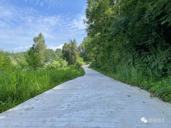 關公鎮新修的村道路