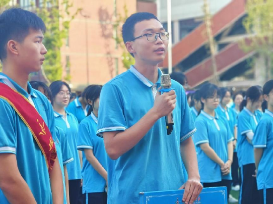 玉林学子与兰队长互动