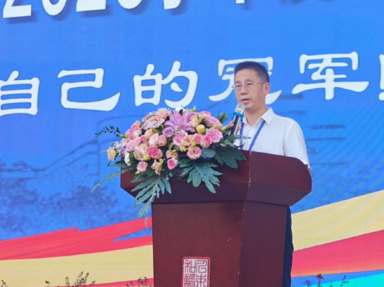 玉林中学党委副书记、校长 谢发超