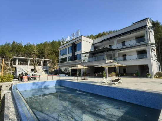 “伴山漆宿”民宿。张平摄