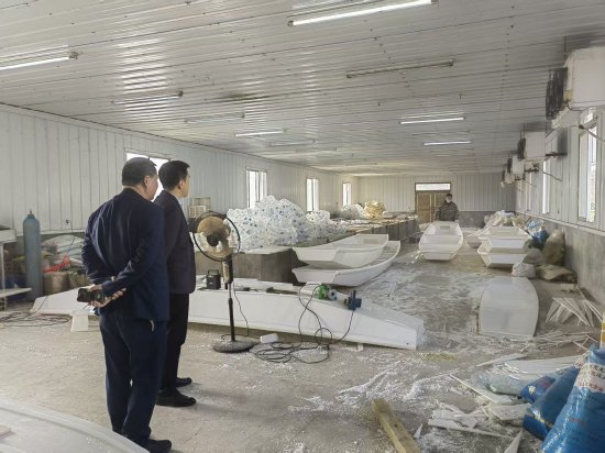 图为开江易弘水产有限公司珍珠养殖设备生产工具制作