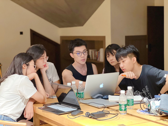 在花田間國際鄉村創客營地討論方案
