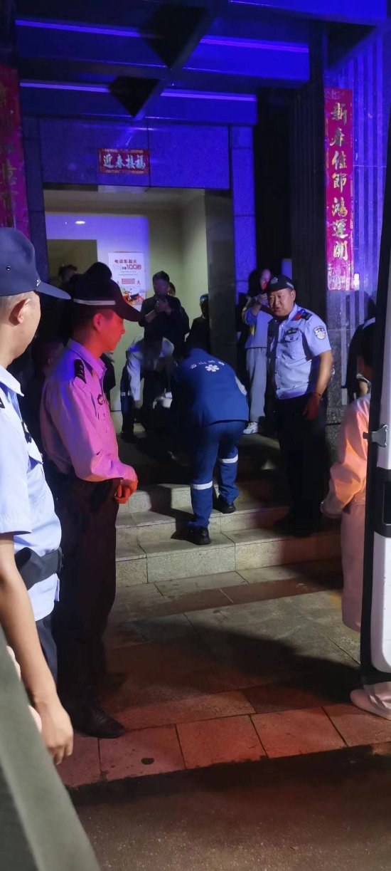 汪女士被送至醫院進行檢查
