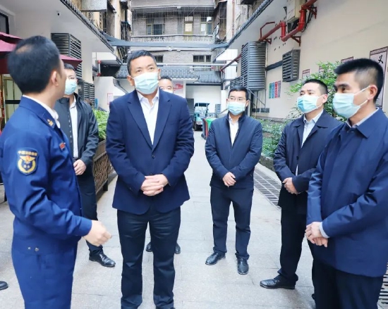 在通川区人民医院扩建项目建设现场,李祝荣强调,要全面提升医疗服务